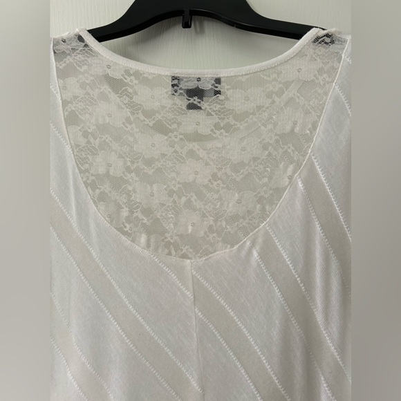 IZ Byer Light Ivory Short Sleeve Lacey Back Top. Size Small - Picture 4 of 11